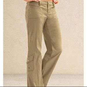 Athleta Low Rise Dipper Bootcut/Flare Hiking Cargo Pants Beige Tan Khaki 4T